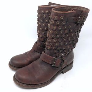 FRYE Jenna Disc Short Distressed Leather Boots